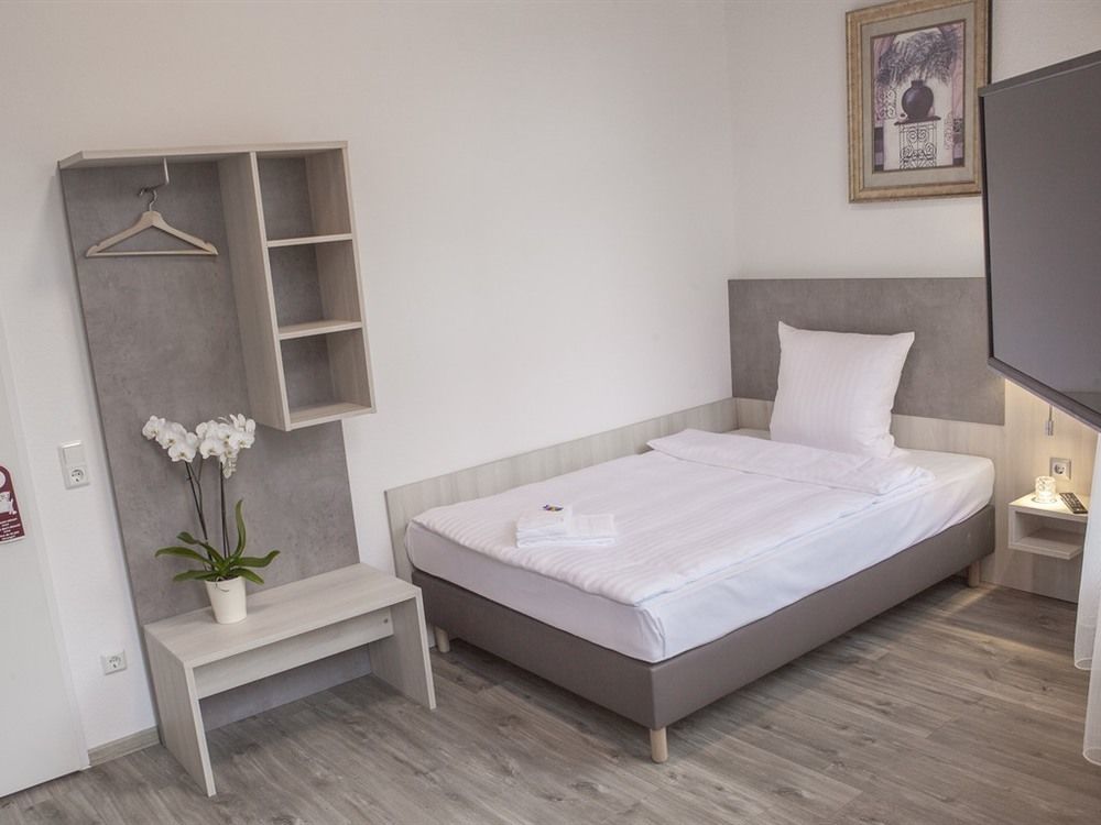 Hotel Schugt Brauweiler Екстериор снимка