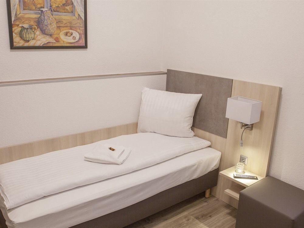 Hotel Schugt Brauweiler Екстериор снимка