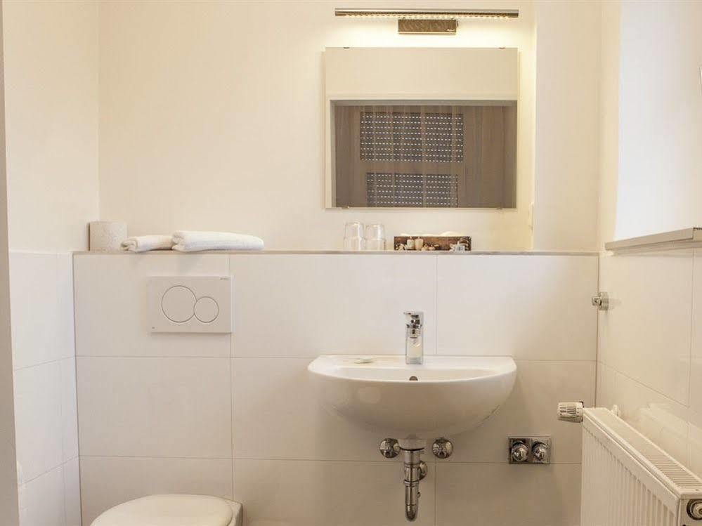 Hotel Schugt Brauweiler Екстериор снимка