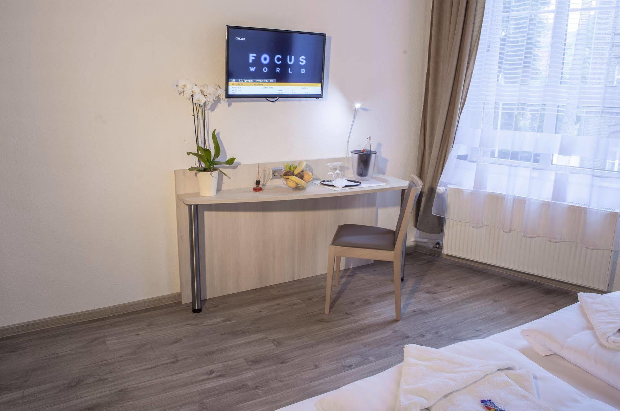 Hotel Schugt Brauweiler Екстериор снимка